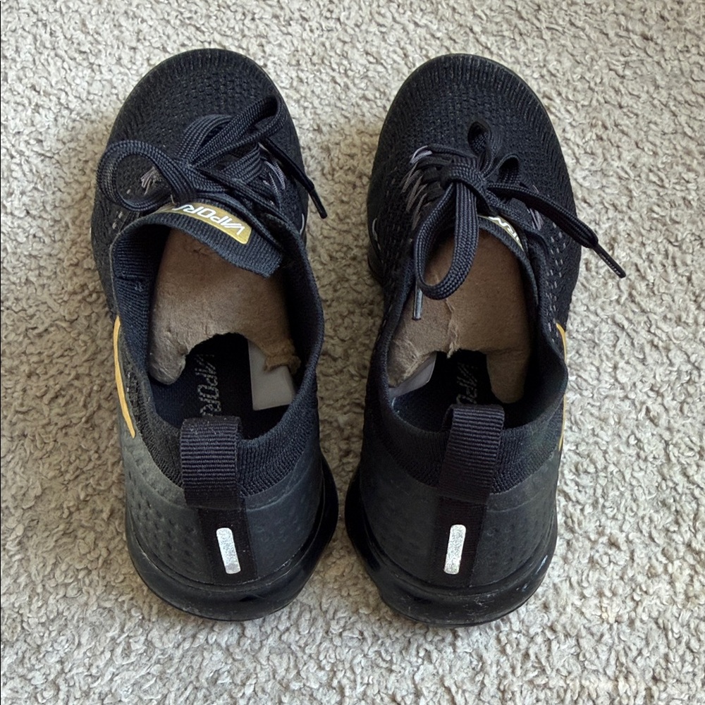 Nike vapor max Black Knit Running Sneakers with Gold Swoosh - Picture 4 of 8